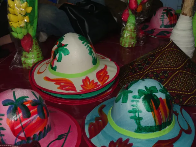 Pohon Hias dan Topi Santai