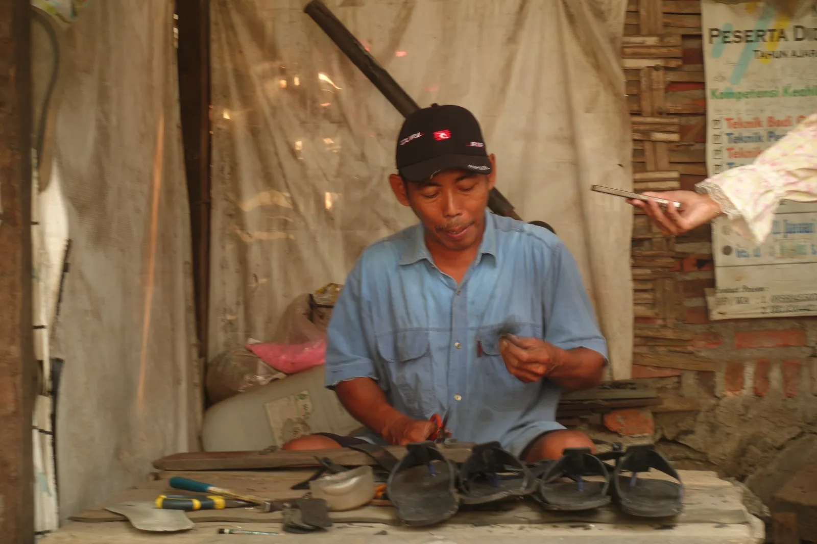 Foto Sandal Ban Cak Supri